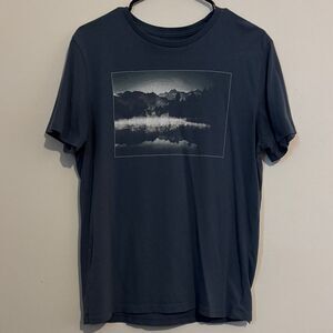 Old navy t-shirt